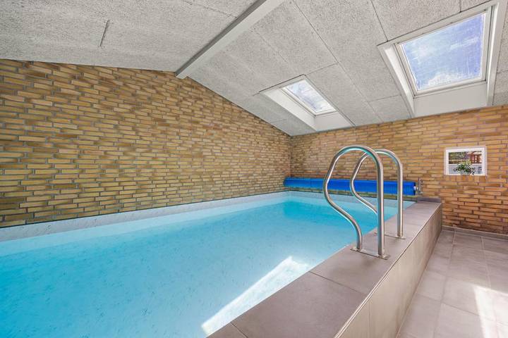 Ferienhaus für 8 Personen, mit Balkon/Terrasse und Whirlpool sowie Terrasse und Pool in Houstrup Strand - 2
