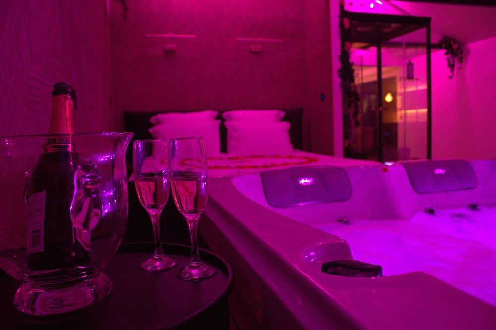 Entire apartment, Le Spa'Cieux Suite & Spa - Love room with spa, sauna and hammam in Chartres, Chartres region