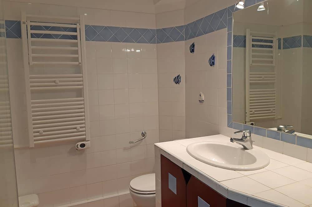 Appartement entier, Porticcio: T2 de 45m2, terrasse, plage à pied, grand lit en 180 cm, wifi (fibre) in Porticcio, Grosseto-Prugna