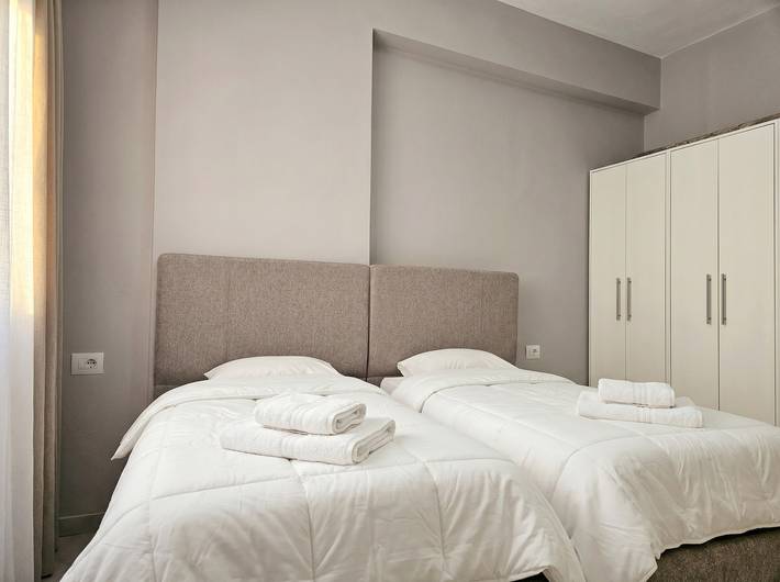 Ganze Wohnung, Ferienwohnung für 4 Personen mit Balkon in Sarandë, Vlorë
