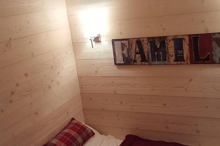 Entire apartment, Beautiful ground floor ski in /out apartment. 2 mins from lift in Station de Morillon, Grand Massif