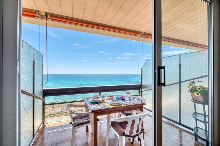 Ferienwohnung für 4 Personen, mit Meerblick und Terrasse in San Remo