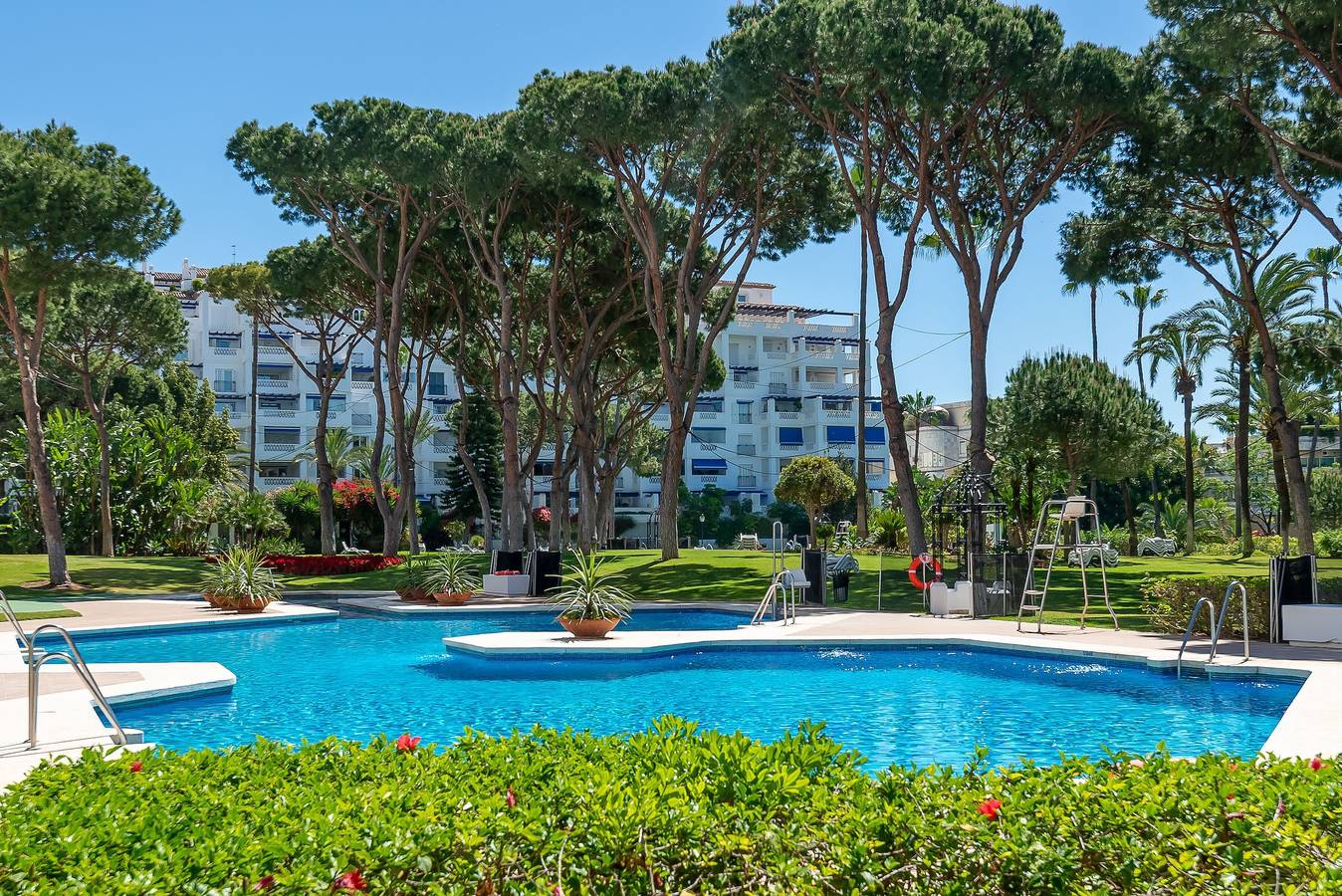 Ganze Wohnung, Ferienwohnung 'Puerto Banus3 Sandy Beachside' mit Gemeinschaftspool und Klimaanlage in Marbella West, Marbella