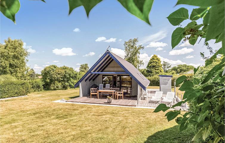 Ferieudlejning for 5 personer, med Terrasse og Have i Stillinge Strand