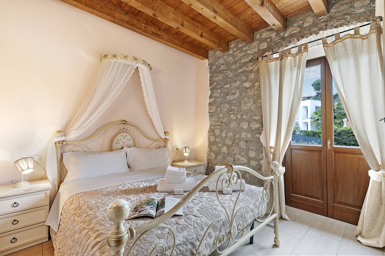 Ganze Wohnung, Agriturismo Apartment Garda heated pool in Padenghe sul Garda, Gardasee-Berge