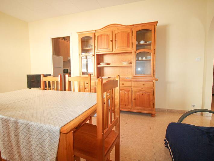 Ganze Wohnung, Gemütliche Wohnung, 100 m vom Strand entfernt, zentrumsnah, ruhige Lage, 3 Zimmer, Wlan ab Juni in Platja del Port (Llanca), Llanca