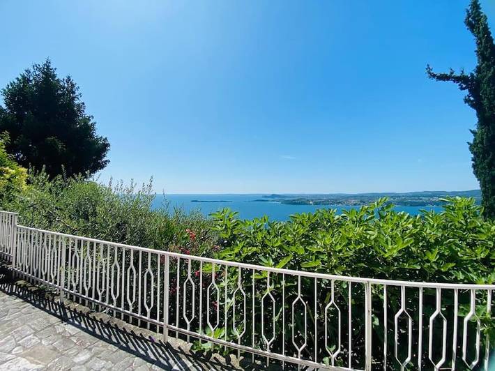 Villa für 7 Personen, mit Balkon und Seeblick sowie Pool und Ausblick in Gardone Riviera - 4