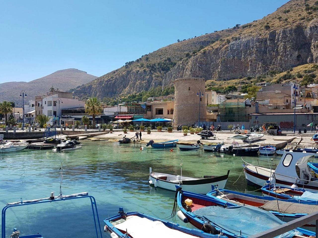 Ganze Wohnung, Two-Bedroom Apartment in Mondello, Palermo