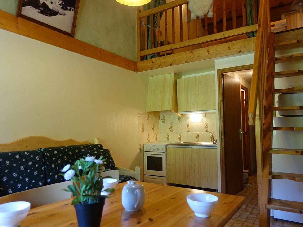 Entire studio, Ski-In/Ski-Out Apartment for 5 in Planay, Beaufort - Cozy, Family-Friendly, Perfect for Hikes in Beaufort (Rhône-Alpes), Albertville region