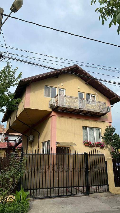 Maison d’hôte pour 3 personnes, avec Balcon et Terrasse ainsi que Jardin et Vue dans Constanța