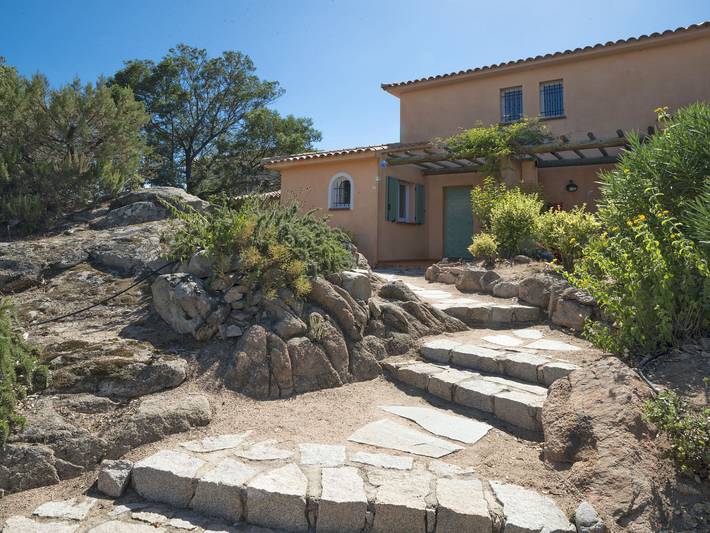 Location de vacances pour 6 personnes, avec jardin et terrasse dans Golfe De Santa Giulia - 2