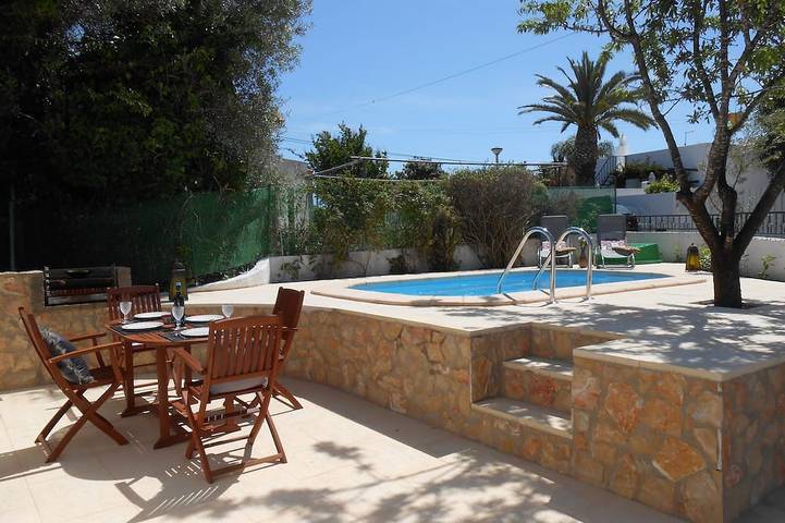 Villa for 4 people, with garden and terrace in Tavira