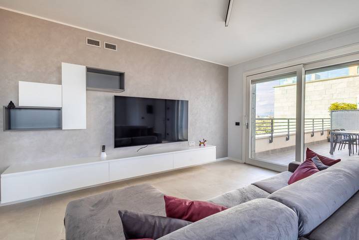 Apartamento entero, GuestHost - Skyline Penthouse in Treviglio, Provincia de Bergamo