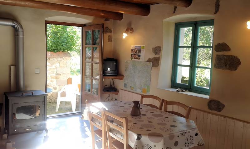 Maison Au Fond Du Jardin in Chenereilles, Haute-Loire