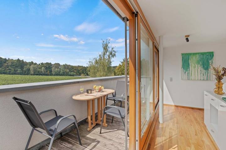 Ferienwohnung für 4 Personen, mit Ausblick und Garten in Friedrichshafen
