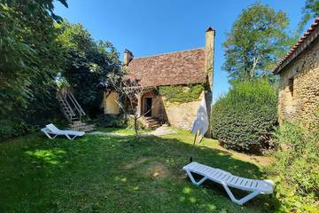 Gîte pour 4 personnes, avec jardin ainsi que piscine et terrasse à Marnac