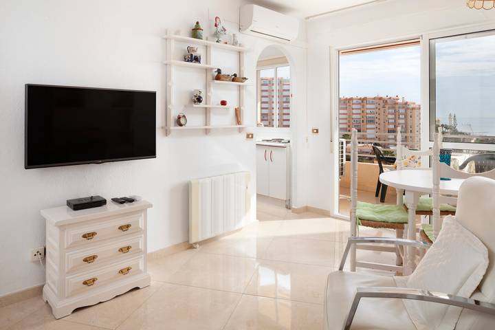 Ferienwohnung für 4 Personen, mit Kinderpool und Garten in Torrox