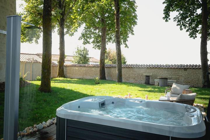 Location de vacances pour 2 personnes, avec jacuzzi et jardin à La Jarrie