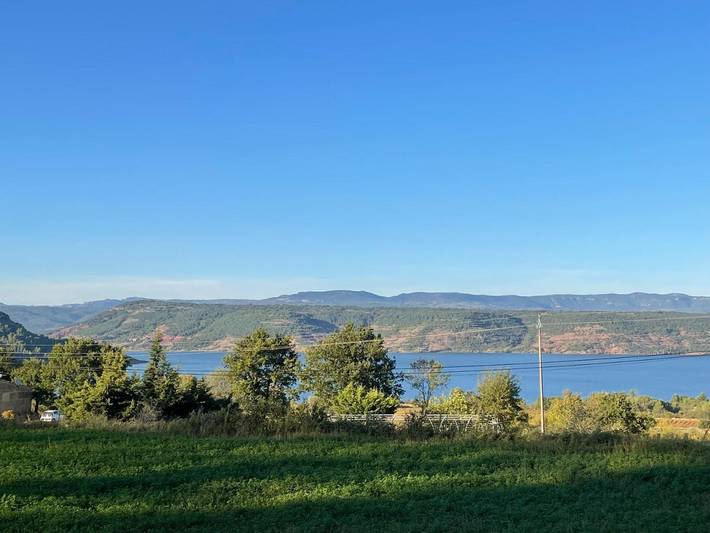 Location de vacances pour 8 personnes, avec piscine et jardin ainsi que vue et vue sur le lac, animaux acceptés à Liausson - 2