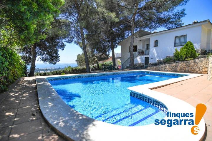 Casa rural para 8 personas, con Terraza y Jardín además de Piscina y Vistas en Vendrell