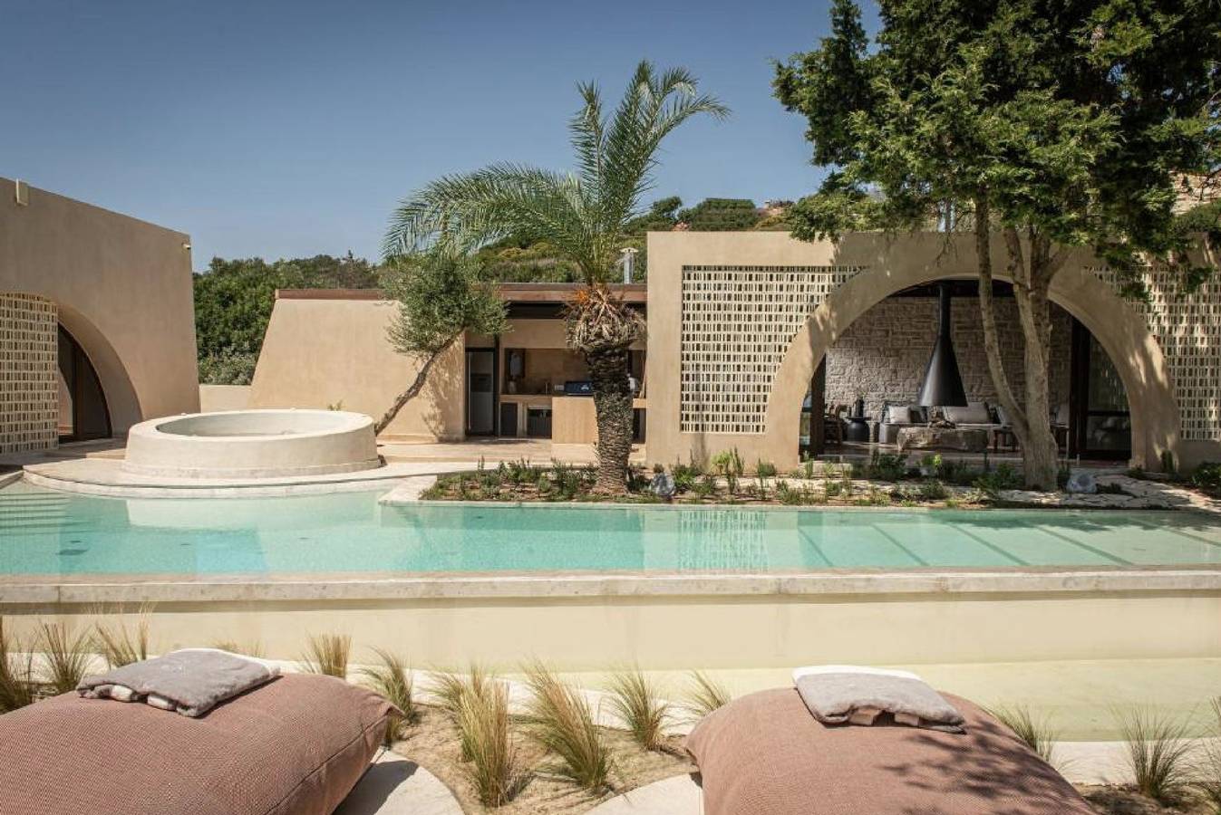 Divine Crete Beachfront Villa Kallisti, 3Bdr, Sea Views, Private Pool and Hot Tub in Południowa Kreta