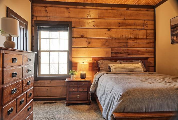 Log cabin for 12 people, with terrace and hot tub in Dale Hollow Lake