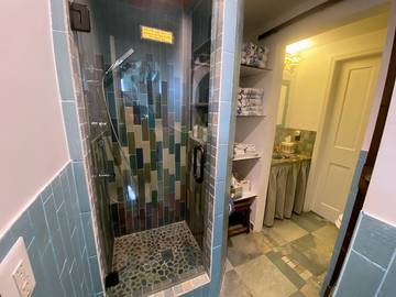 Vacation Home for 14 Guests in Englewood, New Jersey, Picture 3