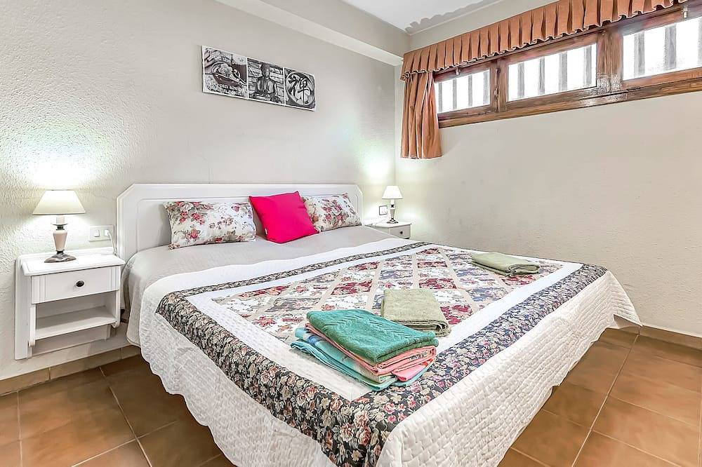 Entire apartment, 1 bdr apartment with heated pool, close to the beach, Complex Garden City in San Eugenio Alto, Adeje