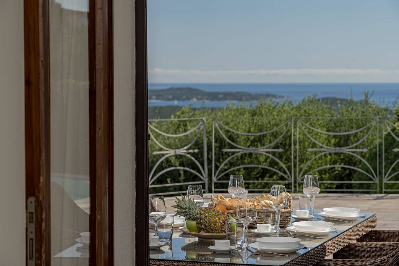 Villa Junia by Klodge, Pool und Meerblick in San Pantaleo in Milmeggiu, Olbia