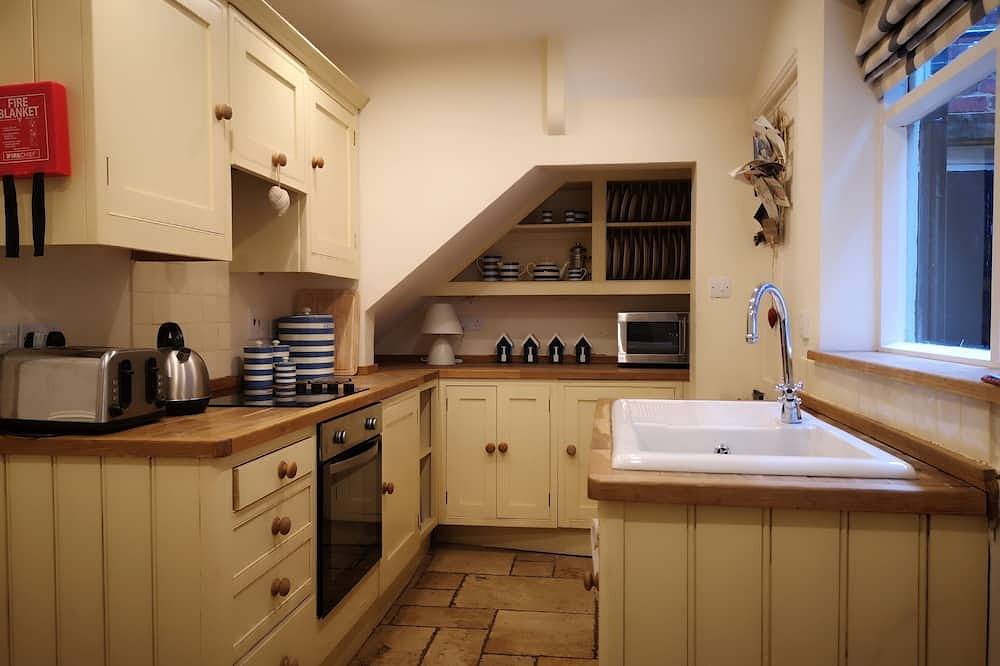 Cottage in the  centre of Whitby - beautiful coastal and Abbey views in Whitby, North York Moors National Park
