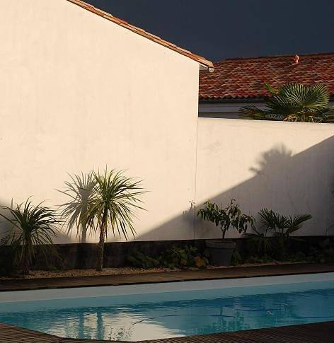 Location de vacances pour 8 personnes, avec piscine et jardin, animaux acceptés dans Office De Tourisme De La Couarde Sur Mer