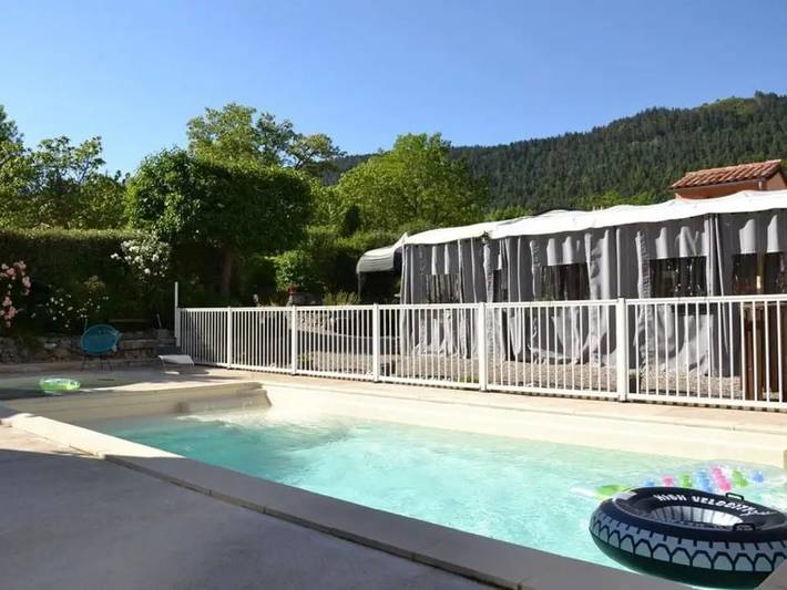 Chalet pour 4 personnes, avec bassin pour enfant