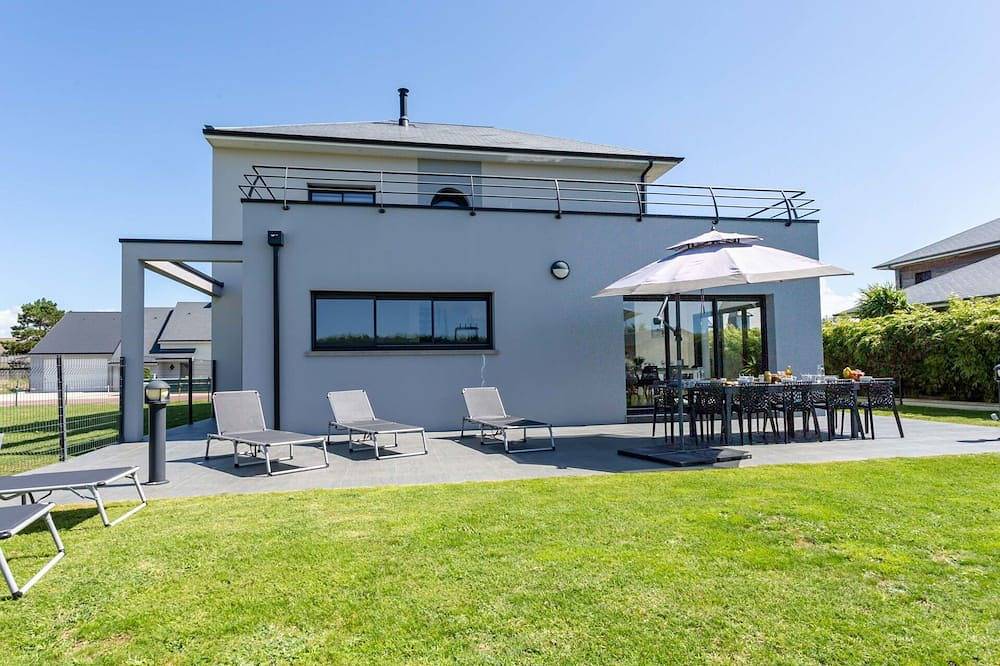 Wonderful private villa for 10 guests with Wifi, Tv, terrace and pets allowed in Pirou, Coutances