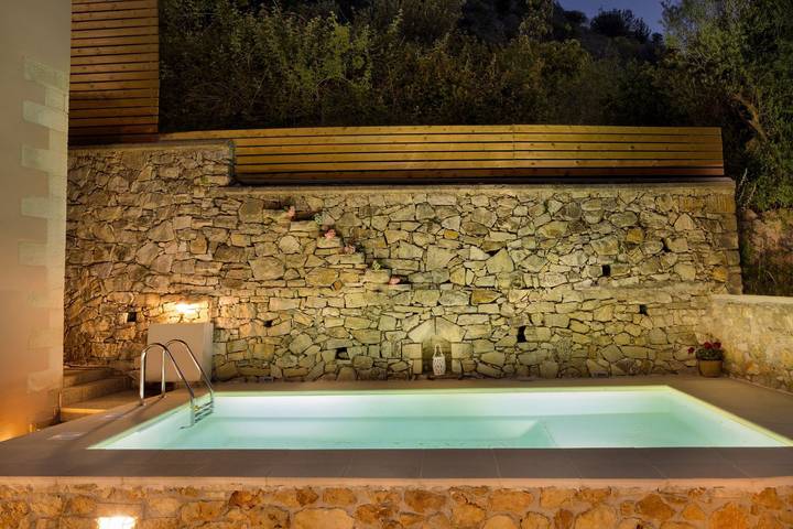 Ferienhaus für 7 Personen, mit Meerblick und Balkon sowie Garten und Pool