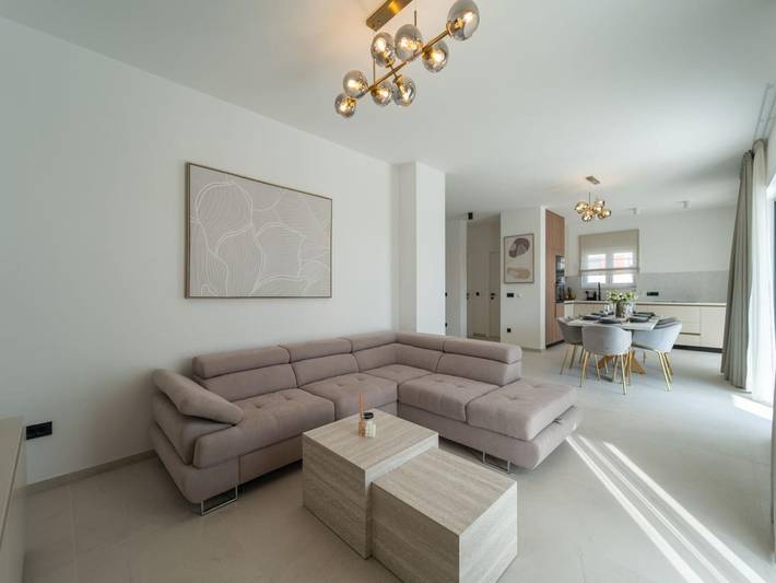Villa pour 10 personnes, avec terrasse ainsi que piscine et jardin à Turanj - 2