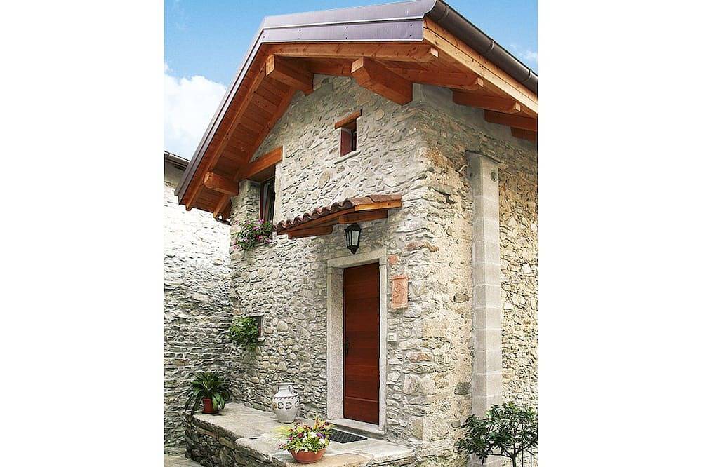 Atemberaubendes  Ferienhaus für 5 Leute mit  W-Lan, Tv, Innenhof und Parkplatz in Oggebbio Gemeinde, Lago Maggiore (Piemont)