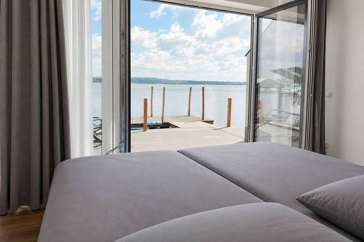 Ganze Wohnung, Xxl Apartment max. 8 Personen, 3 Schlafz. Wassergrundstück, Seeblick, 2 Balkone in Kahnsdorf, Neukieritzsch