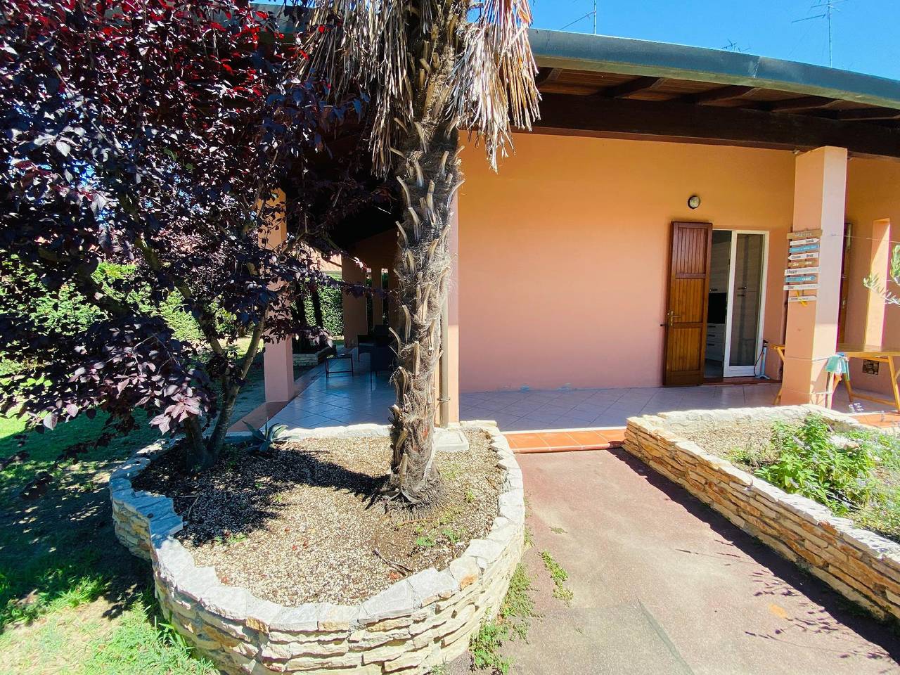 Modern head house with large garden in Lido delle Nazioni, Province de Ferrare