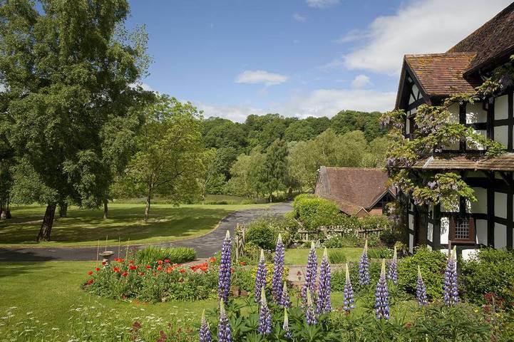 Glamping for 20 people, with garden in Malvern Hills