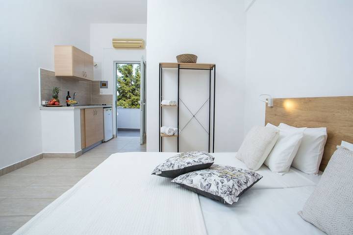 Gîte pour 2 personnes, avec balcon ainsi que jardin et piscine à Faliráki - 4