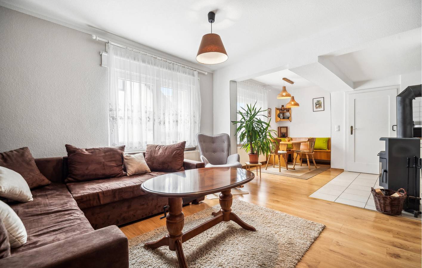 Moderne Wohnung mit Terrasse, Geschirrspüler & Parkplatz in Herschdorf in Herschdorf, Thüringer Kernland
