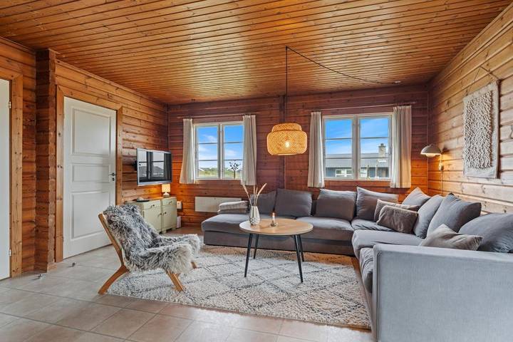 Strandnahes Blockhaus mit Sauna in Bjerregård in Bjerregård, Holmsland Klit
