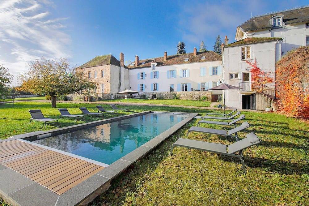 Grand Estate for 20 with Pool, Garden in Villecerf, Seine-et-Marne