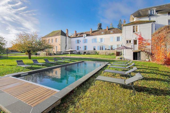 Location de vacances pour 20 personnes, avec terrasse et piscine à Villecerf