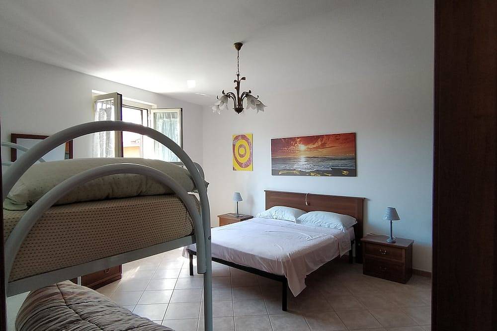 Apartamento entero, Apartment in Marta on Lake Bolsena in Marta, Lago de Bolsena