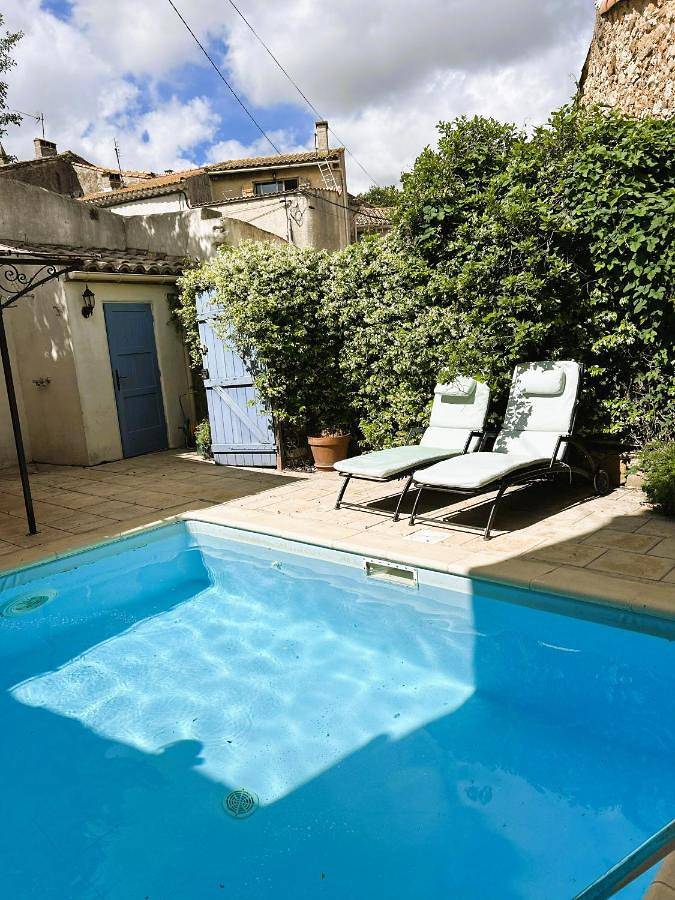 Location de vacances pour 6 personnes, avec vue ainsi que jardin et piscine à Quarante - 2