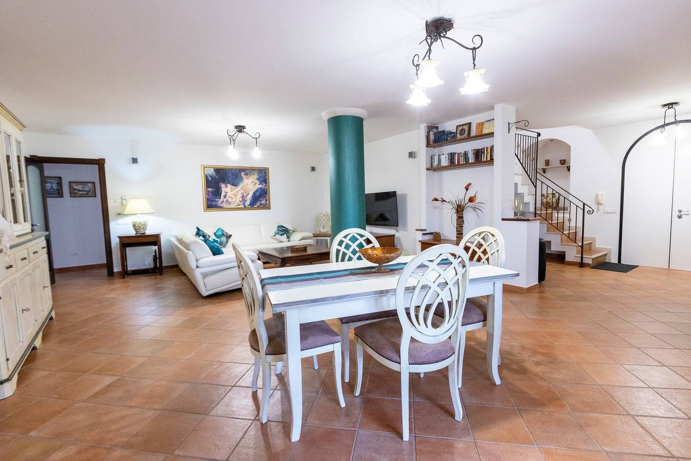 Villa Dalia con piscina: con vista montagna, Wi-Fi e aria condizionata in Partinico, Provincia di Palermo