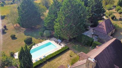 Cottage pour 4 personnes, avec piscine à Trémolat