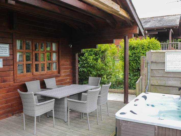 Log cabin for 7 people, with garden and hot tub in Swanage