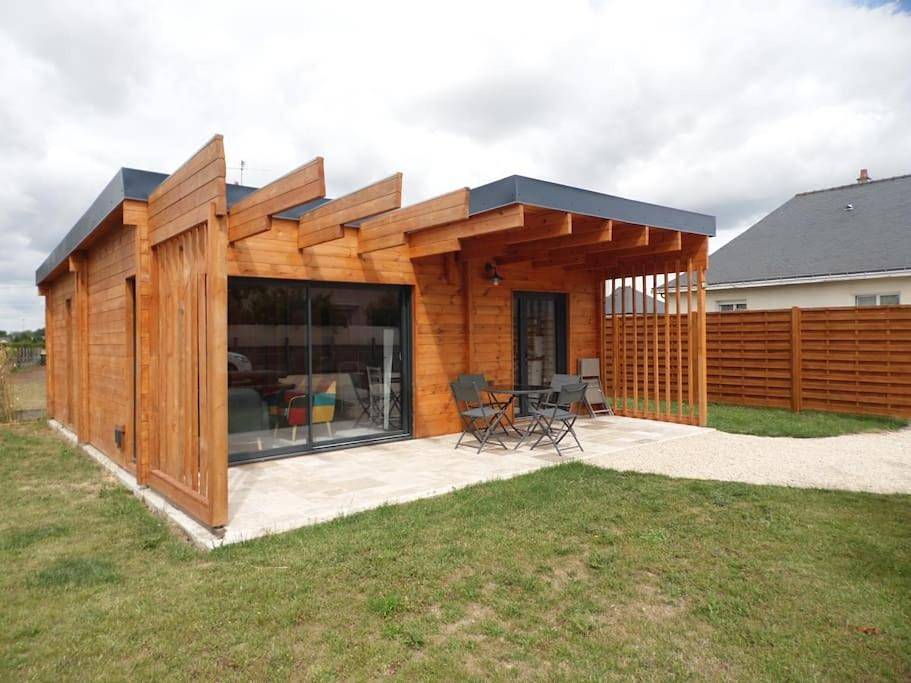 Chalet cosy climatisé avec parking et Internet in Doué-la-Fontaine, Vallée de la Loire